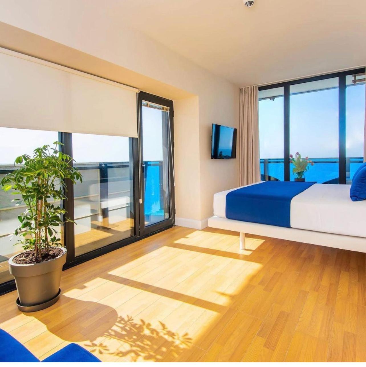 Orbi City Suite Batumi Bagian luar foto